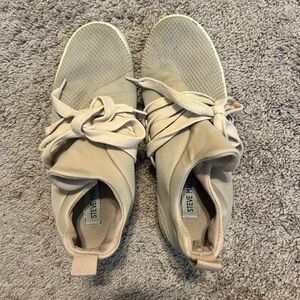 steve madden beige lancer sneakers